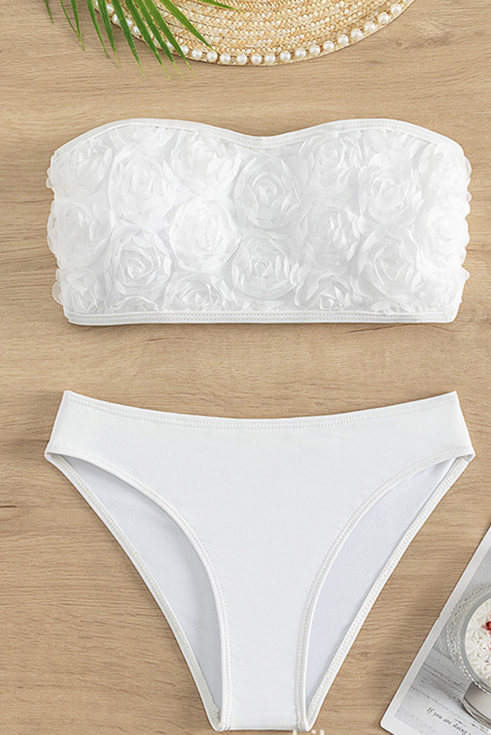 Bijeli 3D cvjetni bikini visokog struka s trakom