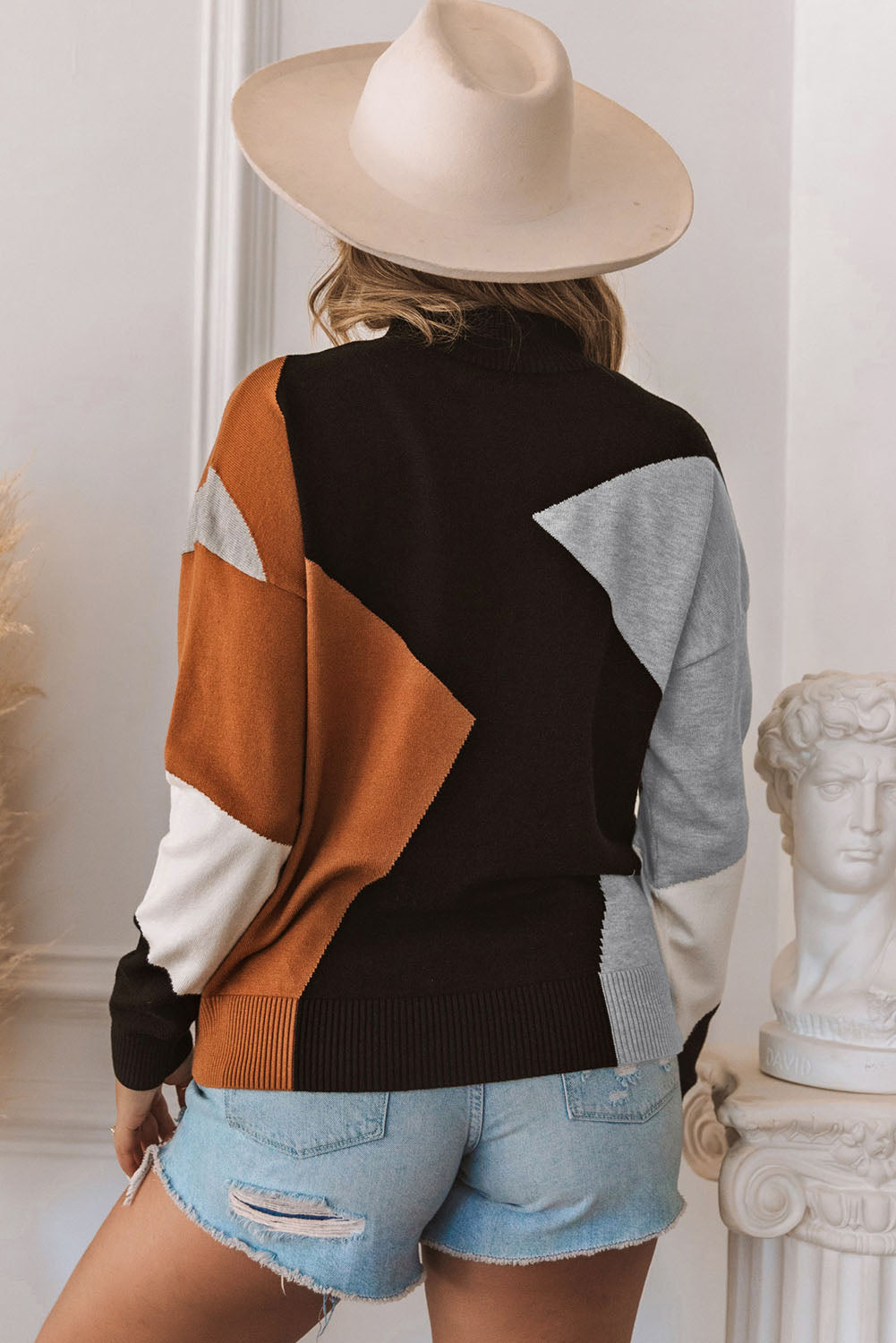 Pull en tricot orange à blocs de couleurs et col montant et épaules tombantes