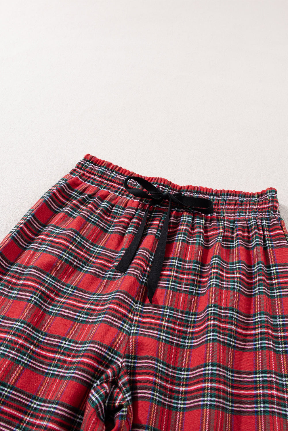 Pyjama-Set aus langärmligem Hemd und Hose mit feurigem roten Tartan-Karomuster