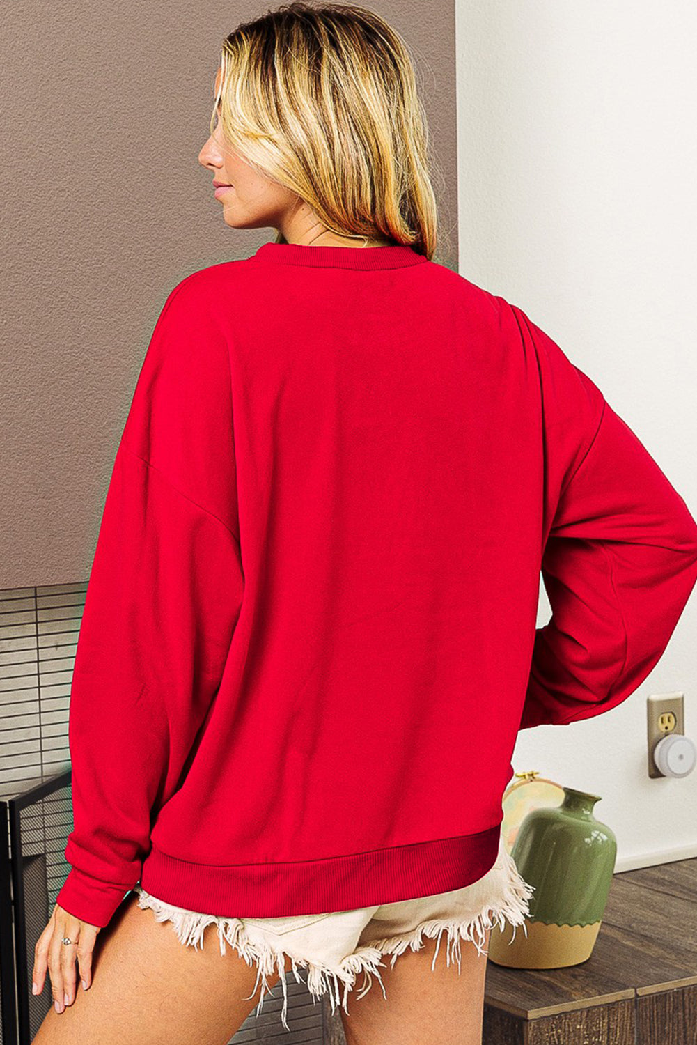 Vatreno crvena svjetlucava majica s grafikom SANTA BABY