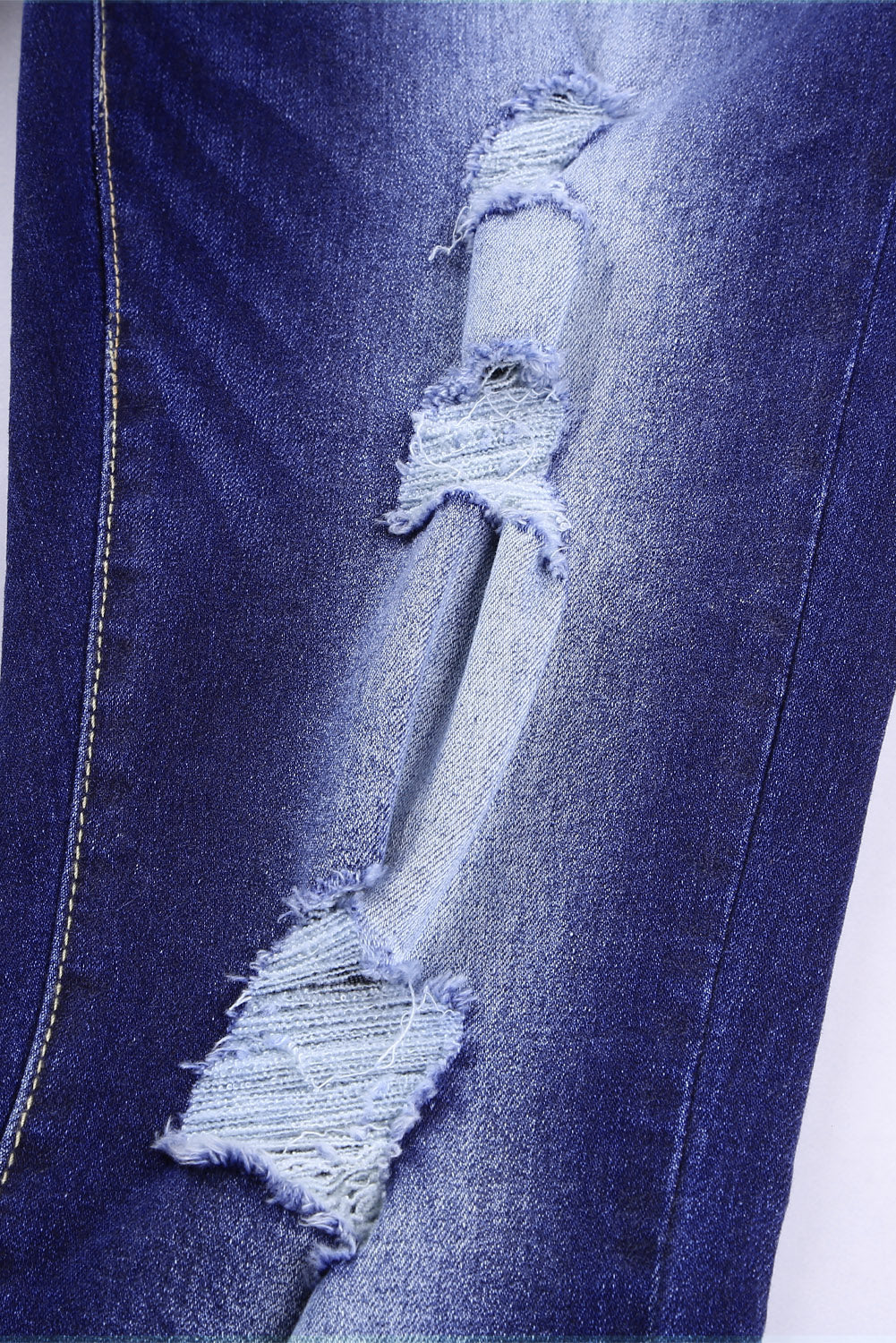 Jeans skinny blu alla caviglia sfilacciati con bottoni a vita alta