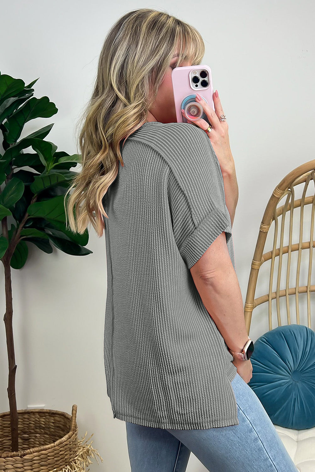 T-shirt gris moyen en tricot texturé à coutures apparentes