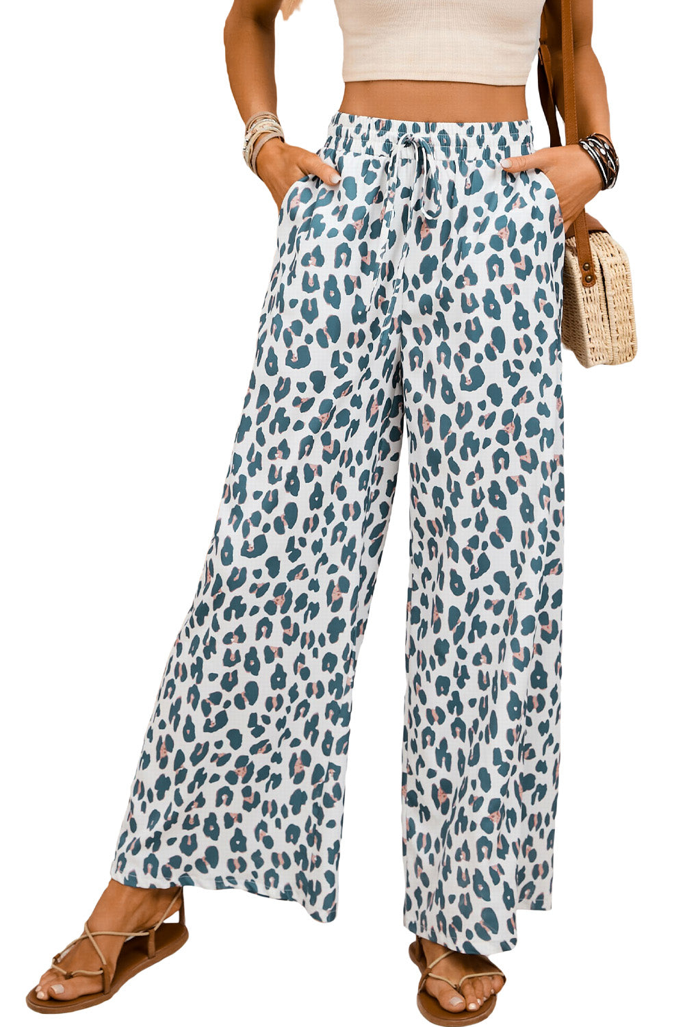 Bijele široke hlače s leopard uzorkom i džepovima