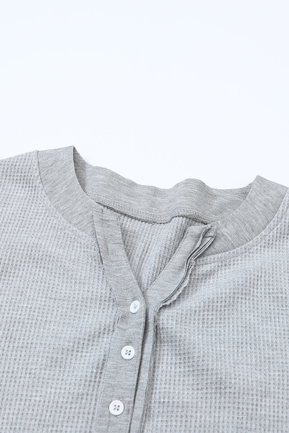 Sivo obrubljeni izrez oko vrata Vaffle pletena Henley majica