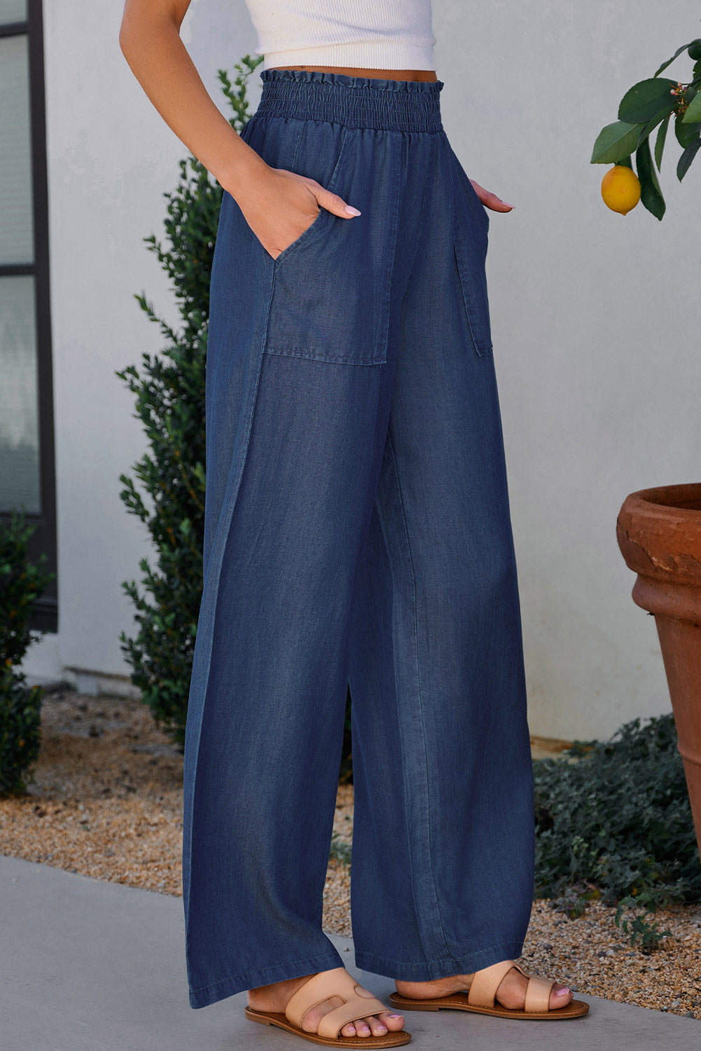 Jean large taille haute smocké à volants et poches latérales bleu voile