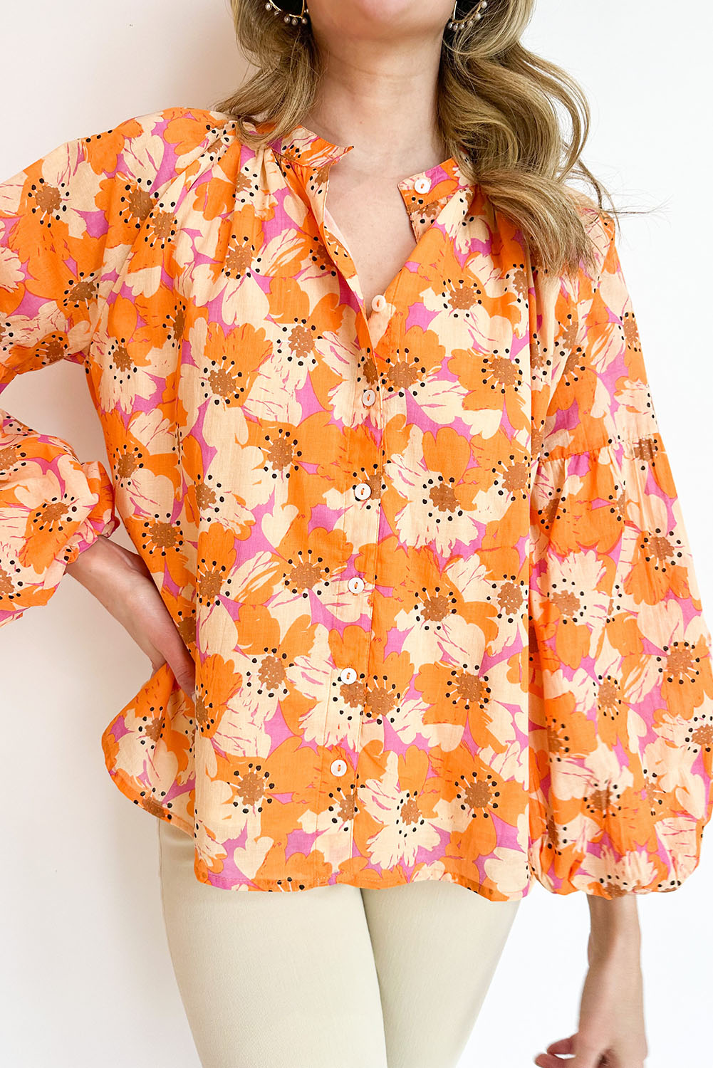 Narančasta košulja širokih rukava s cvjetnim printom