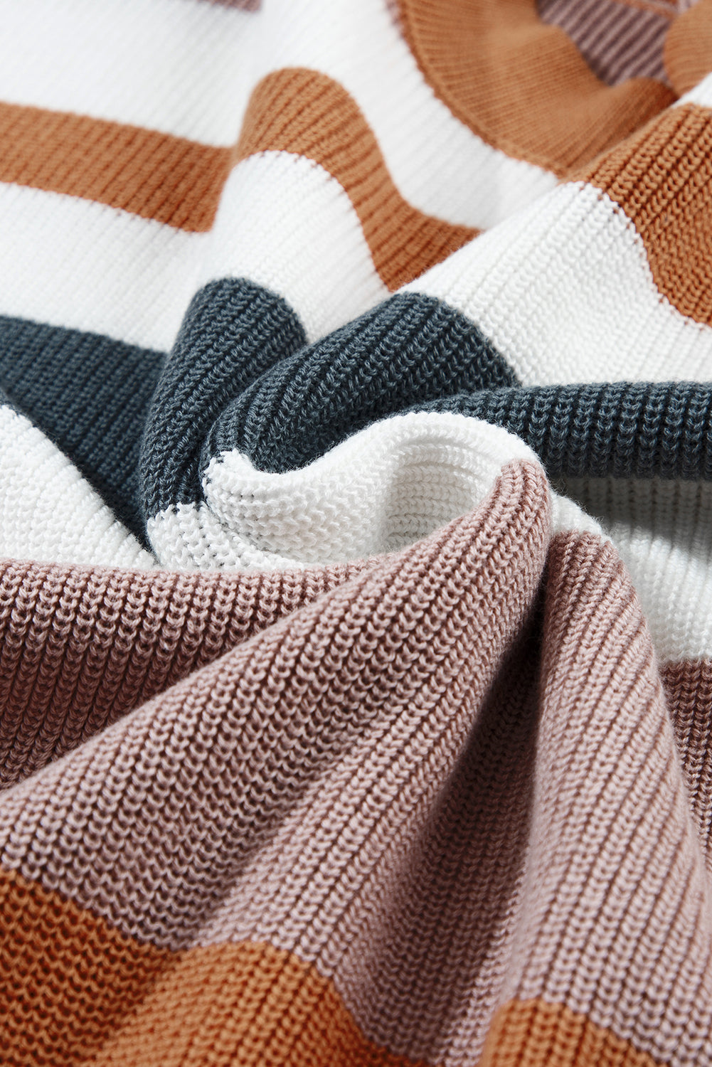Pleteni pulover majice s okruglim izrezom u boji devine pruge