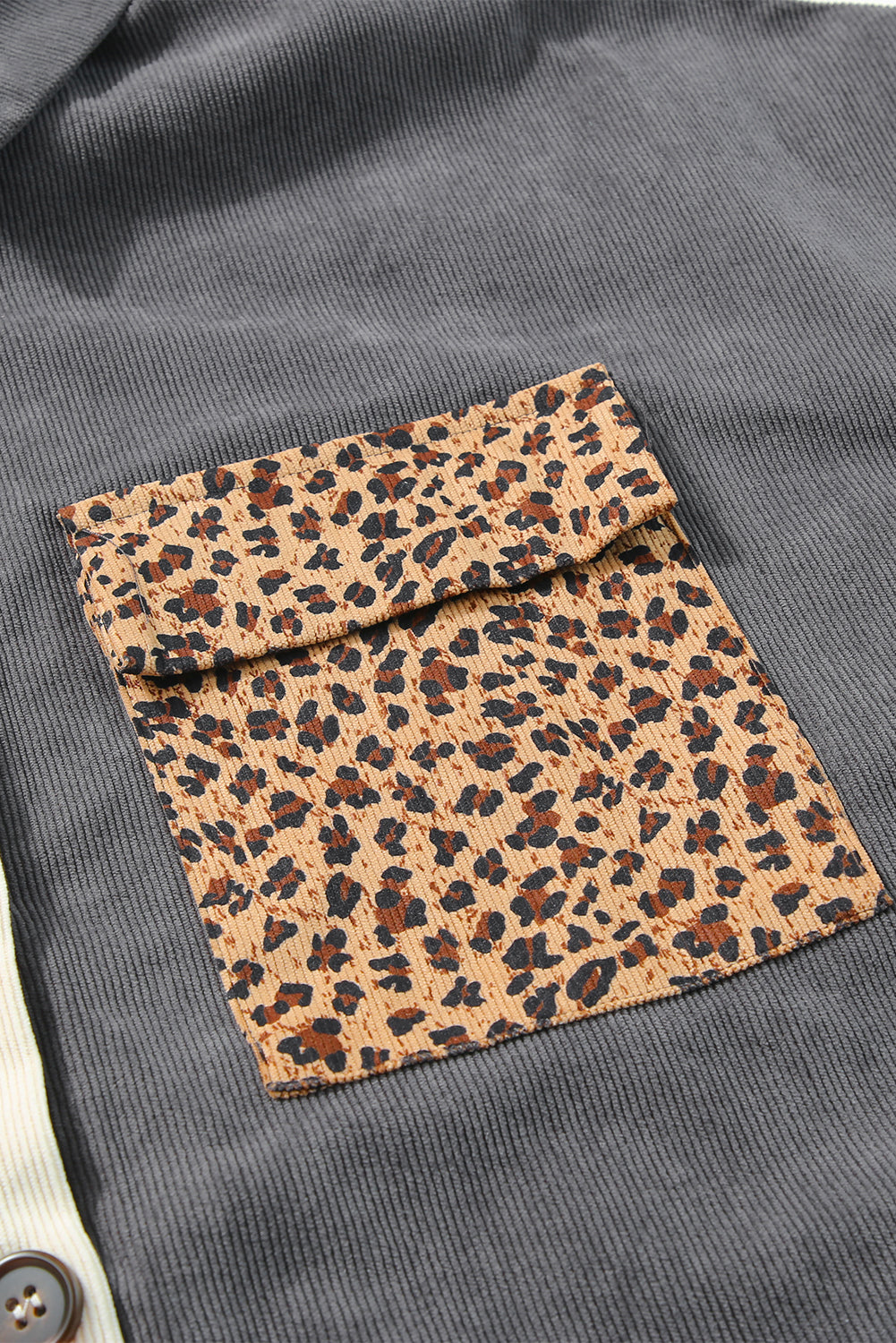 Veste-chemise en velours côtelé à patch léopard color block gris