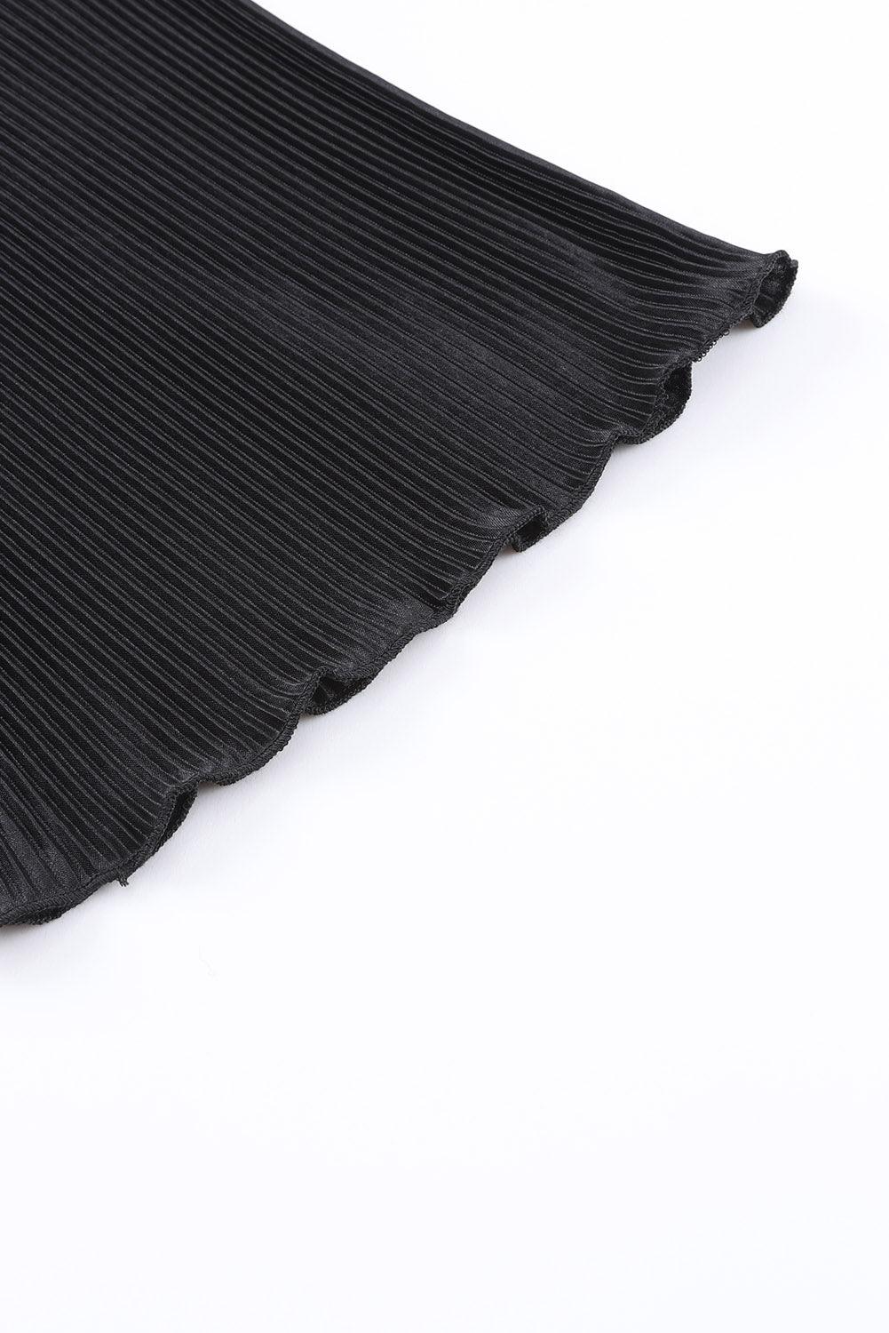 Crna plisirana košulja 3/4 rukava i salonski set kratkih hlača visokog struka