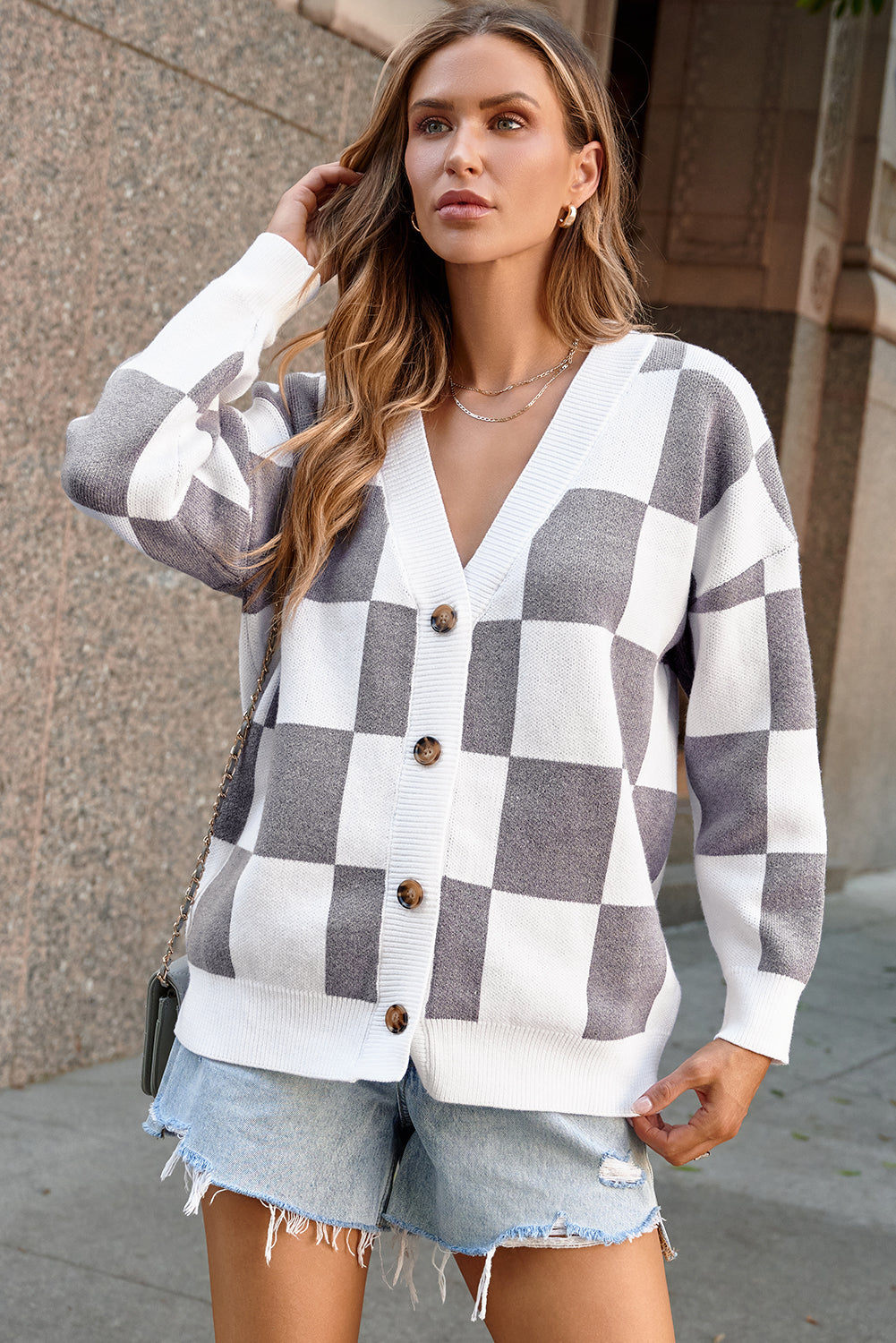 Cardigan maglione con bottoni e stampa a quadri a contrasto grigio