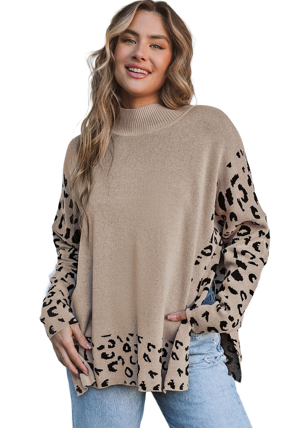 Velik pulover s visokim ovratnikom i bočnim prorezom u boji kaki leoparda