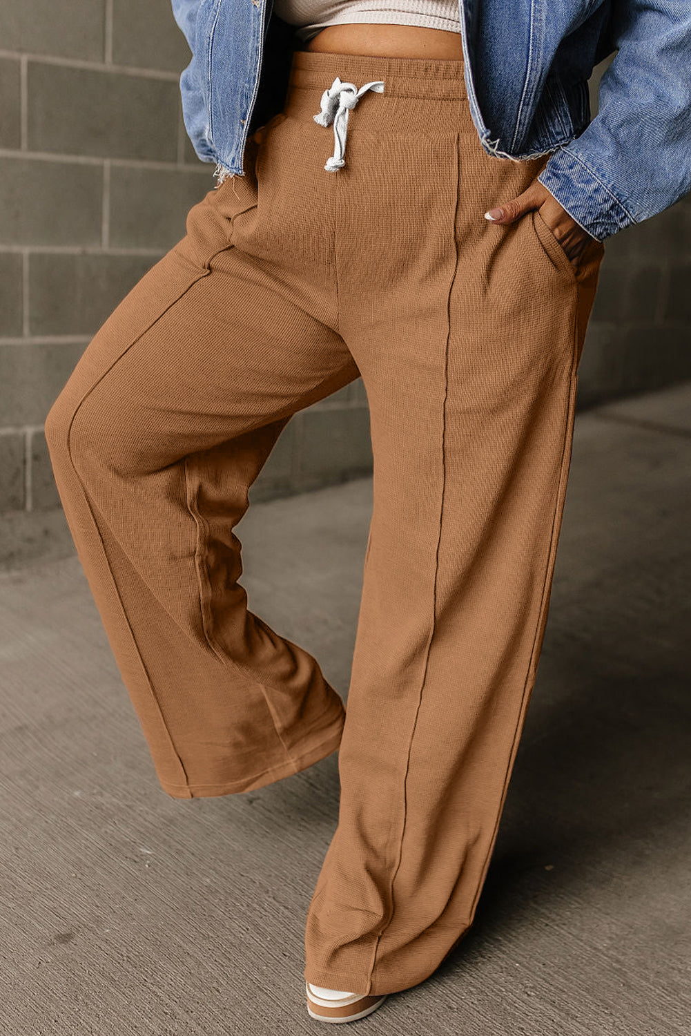 Rjave vafelj pletene hlače z visokim pasom in širokimi nogami
