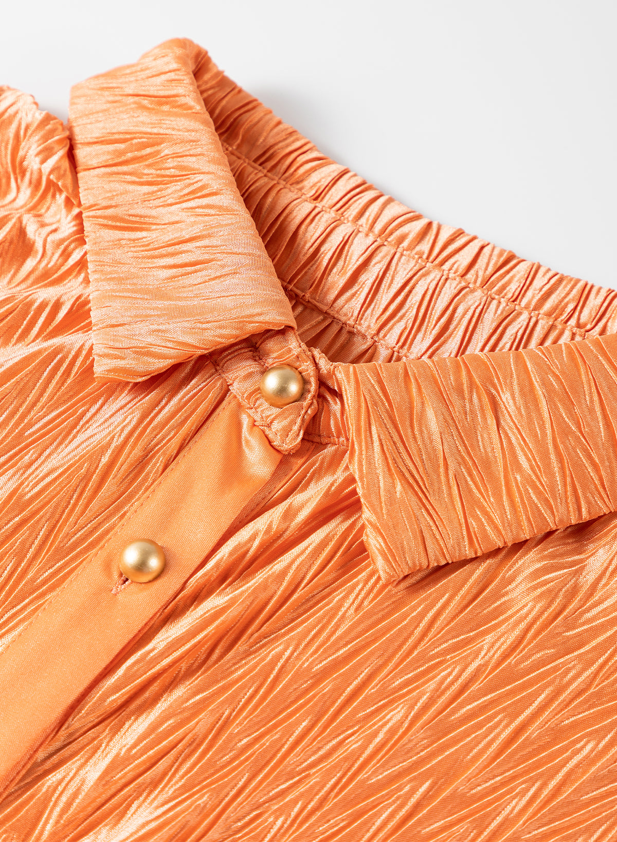 Chemise boutonnée à manches larges froissée de couleur unie orange pamplemousse