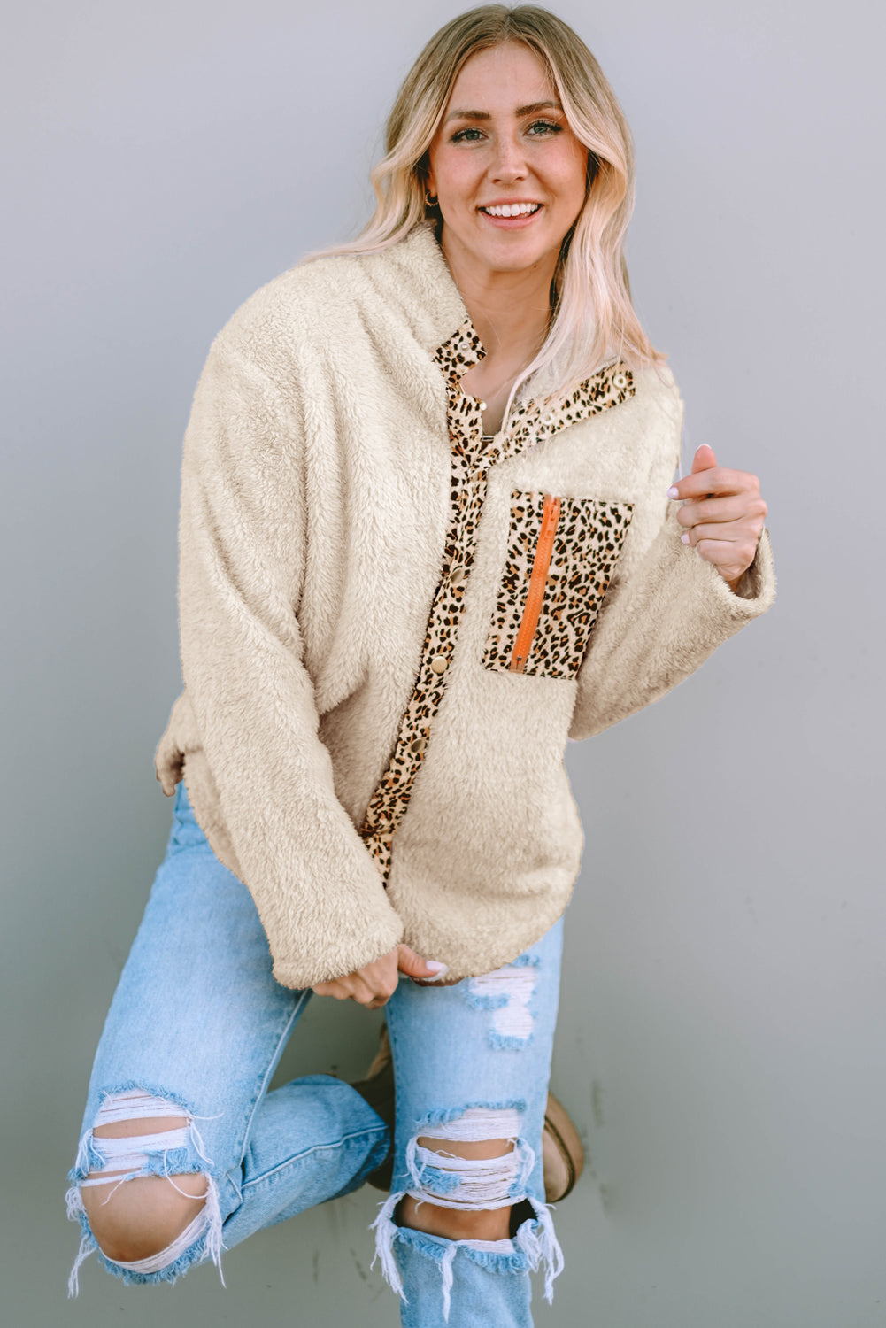 Veste polaire à poche zippée et patch léopard abricot