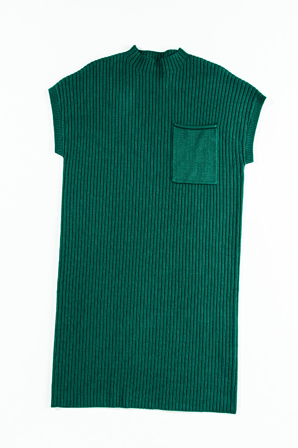 Schwarzgrünes Pulloverkleid aus geripptem Strick mit aufgesetzten Taschen und kurzen Ärmeln