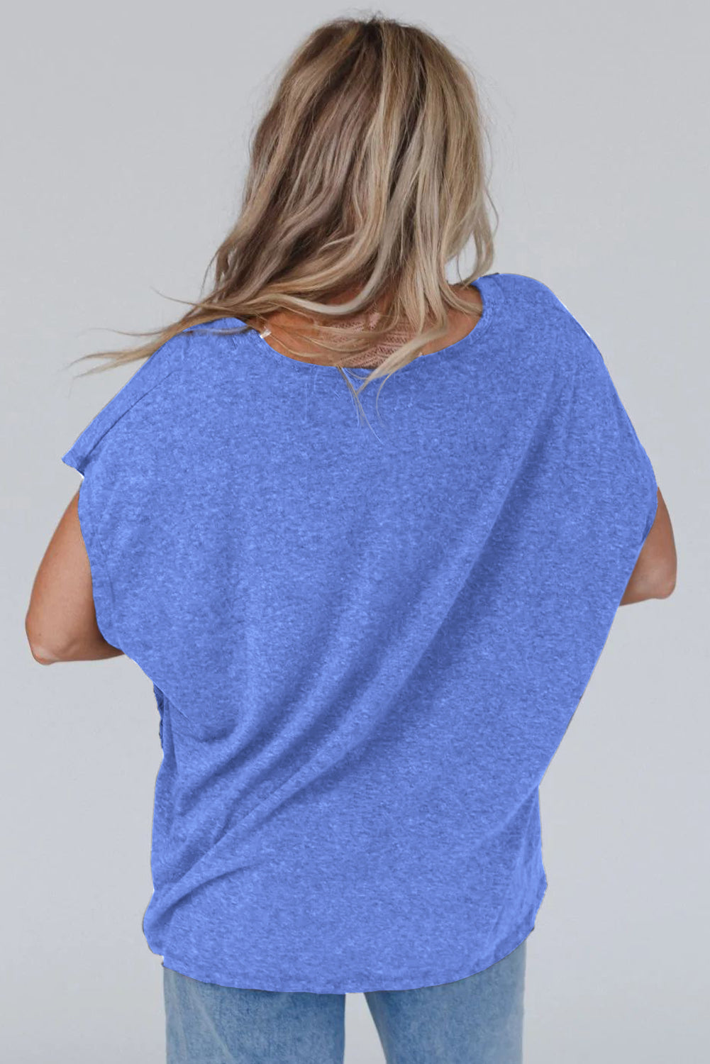 Nebesno modra velika majica s kvačkanimi čipkastimi detajli