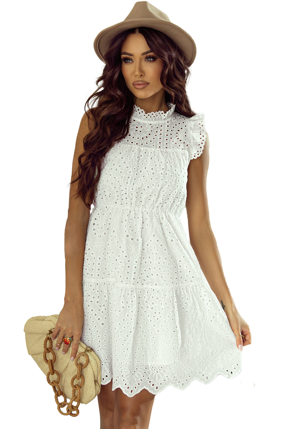 Weißes, elegantes, kurzes Kleid in A-Linie mit ausgehöhltem Flattermuster