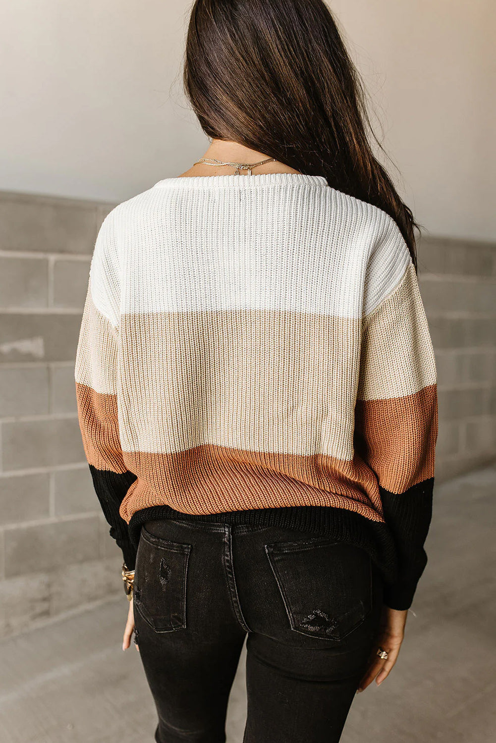 Maglione pullover con scollo a O lavorato a maglia a blocchi di colore pergamena