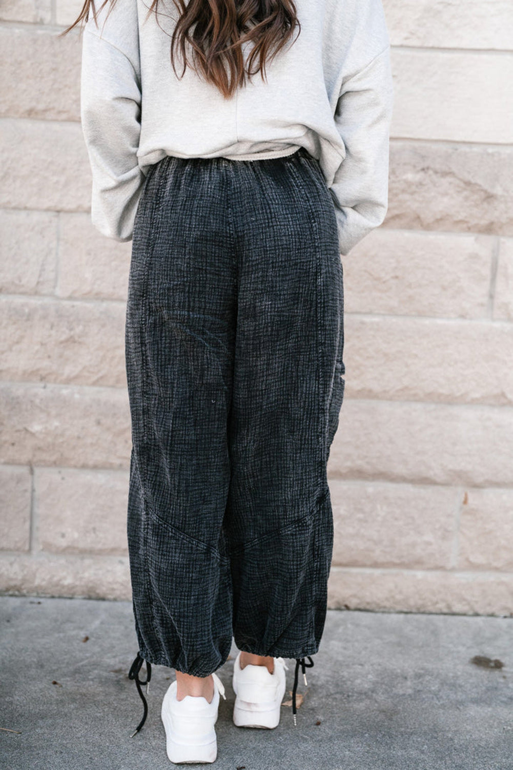 Pantalon large noir à cordon de serrage texturé et délavé minéral